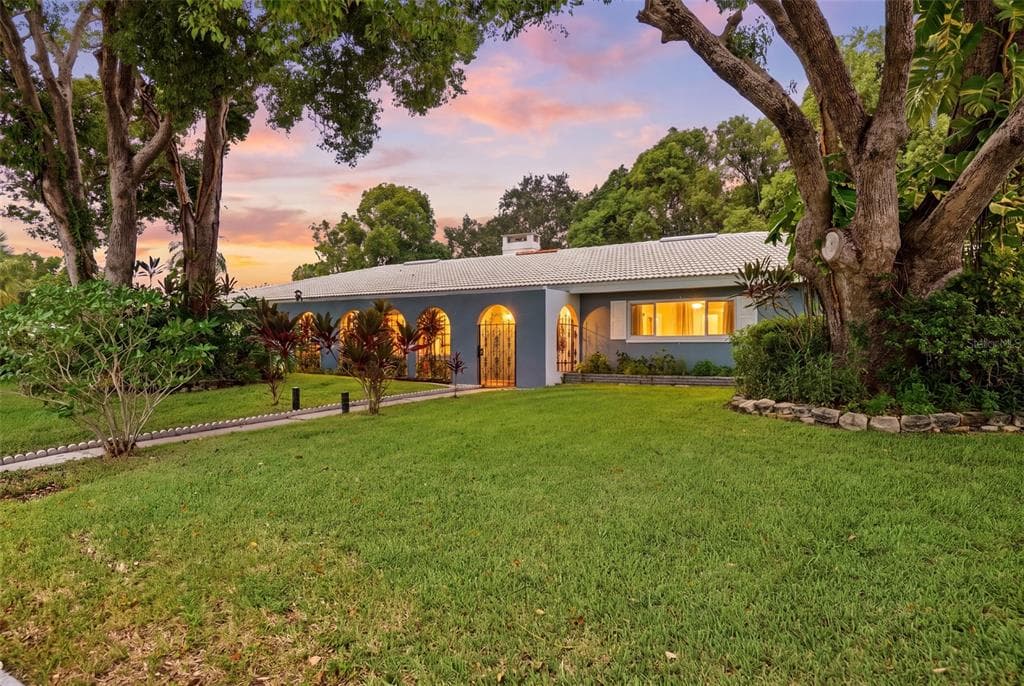 2100 MCKINLEY STREET CLEARWATER, FL 33765