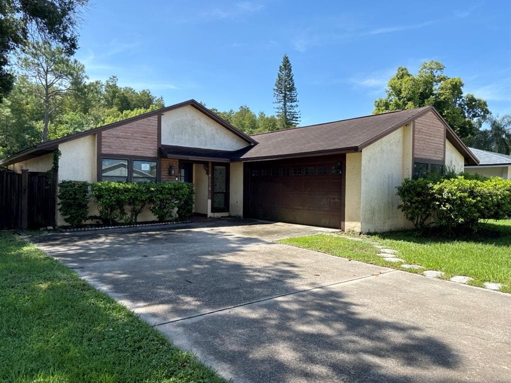 4604 RIDGE POINT TAMPA, FL 33624