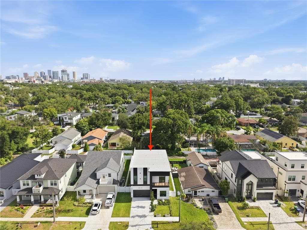 810 W BRADDOCK STREET TAMPA, FL 33603