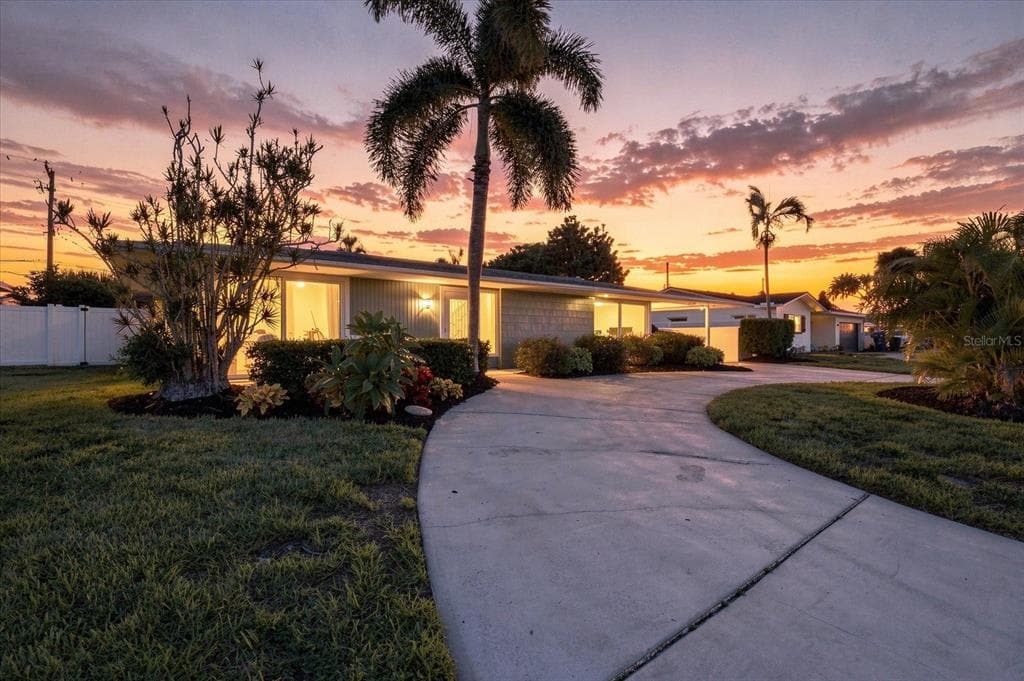 5188 40TH STREET S ST PETERSBURG, FL 33711