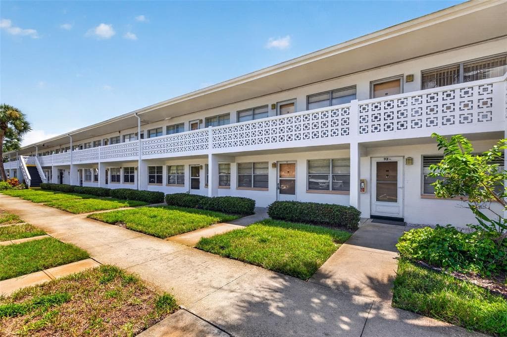 1000 79TH AVENUE N UNIT 111 ST PETERSBURG, FL 33702
