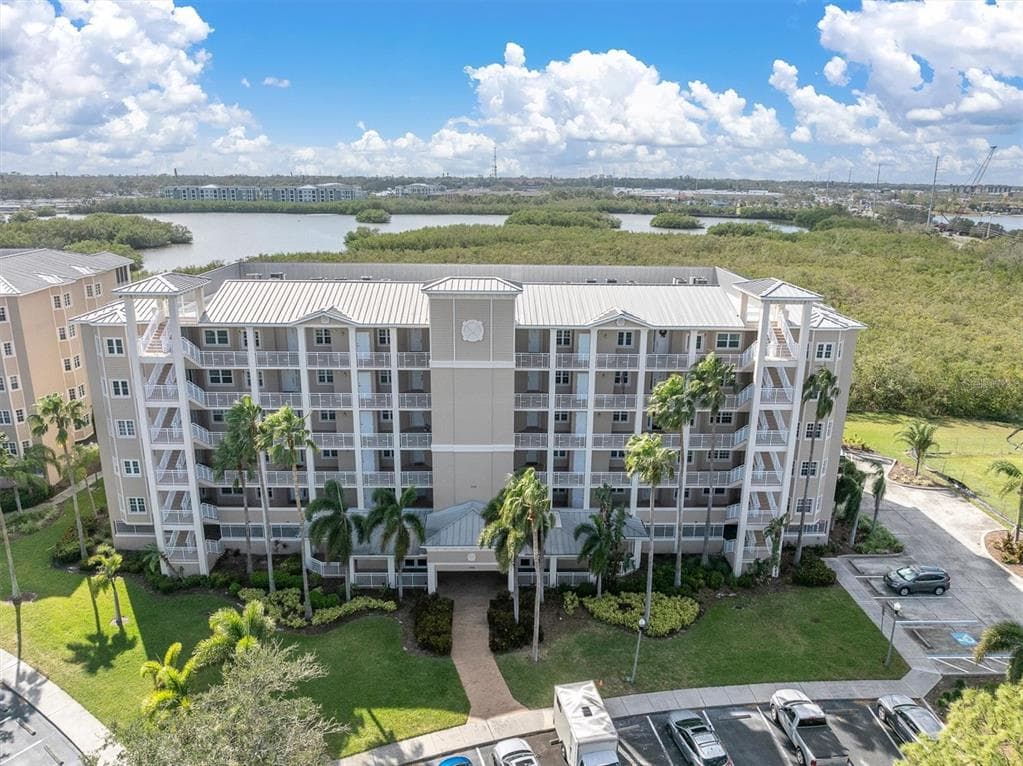 7296 MARATHON DRIVE UNIT 404 SEMINOLE, FL 33777
