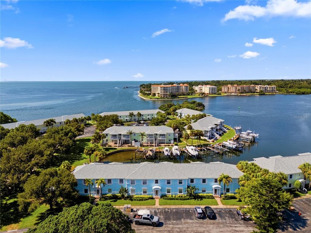5191 SALMON DRIVE SE UNIT D ST PETERSBURG, FL 33705