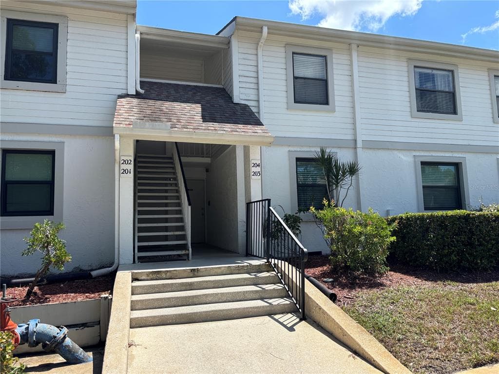 204 MEADOW LANE UNIT 204 OLDSMAR, FL 34677