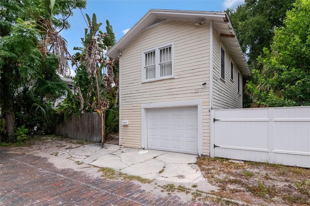 126 8TH AVENUE NE UNIT 1/2 ST PETERSBURG, FL 33701