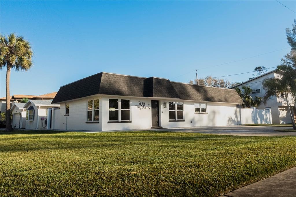 705 GULF BOULEVARD BELLEAIR BEACH, FL 33786