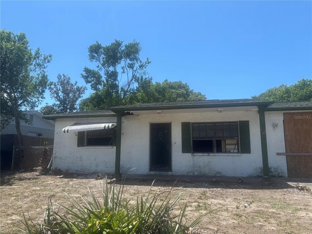 8648 FOX HOLLOW DRIVE PORT RICHEY, FL 34668