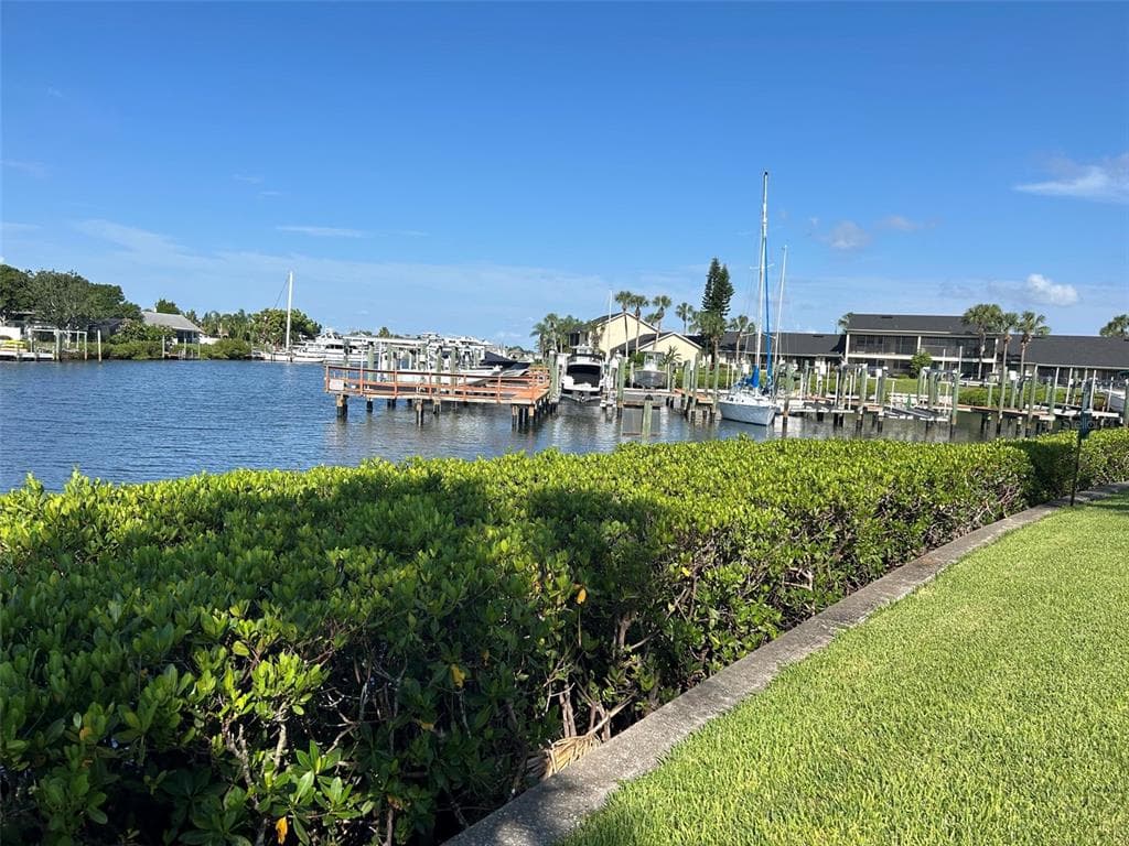 608 YARDARM DRIVE UNIT 4