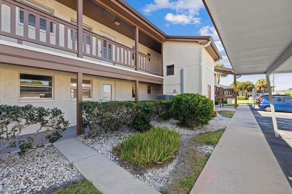 5154 TURQUOISE LANE UNIT 106 NEW PORT RICHEY, FL 34652