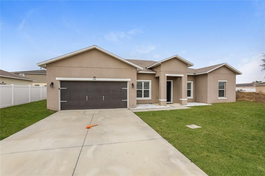 728 DESMOINES DRIVE POINCIANA, FL 34759