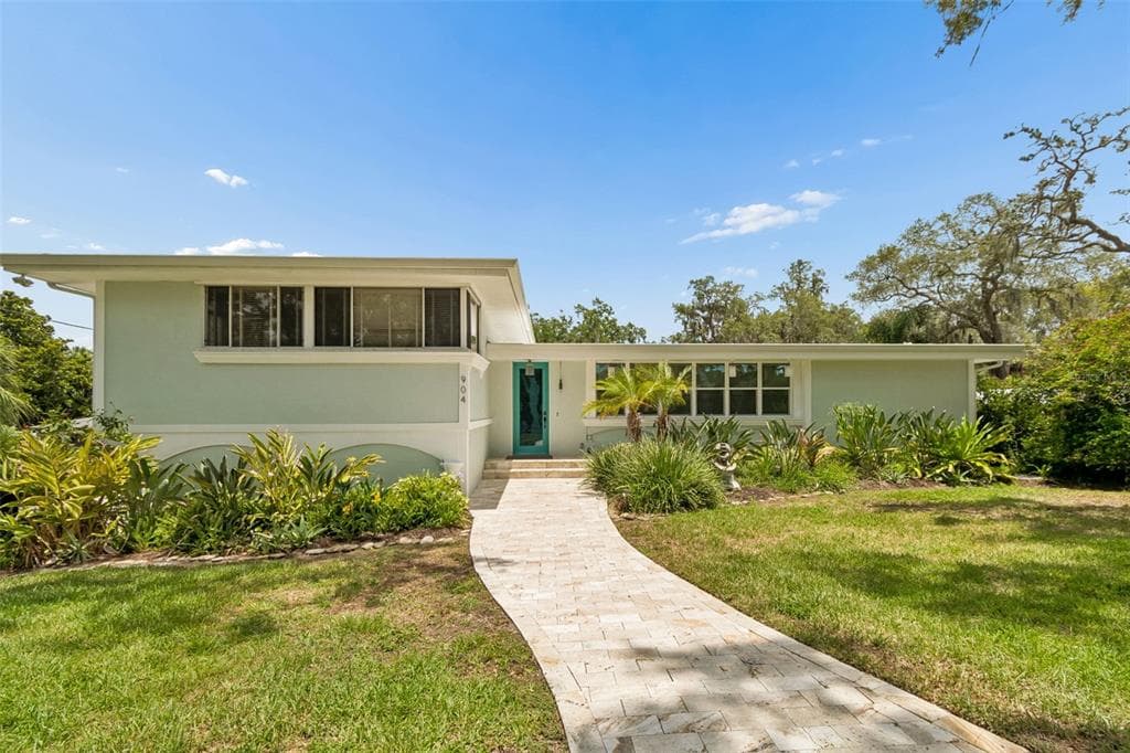 904 BAYSHORE DRIVE TARPON SPRINGS, FL 34689