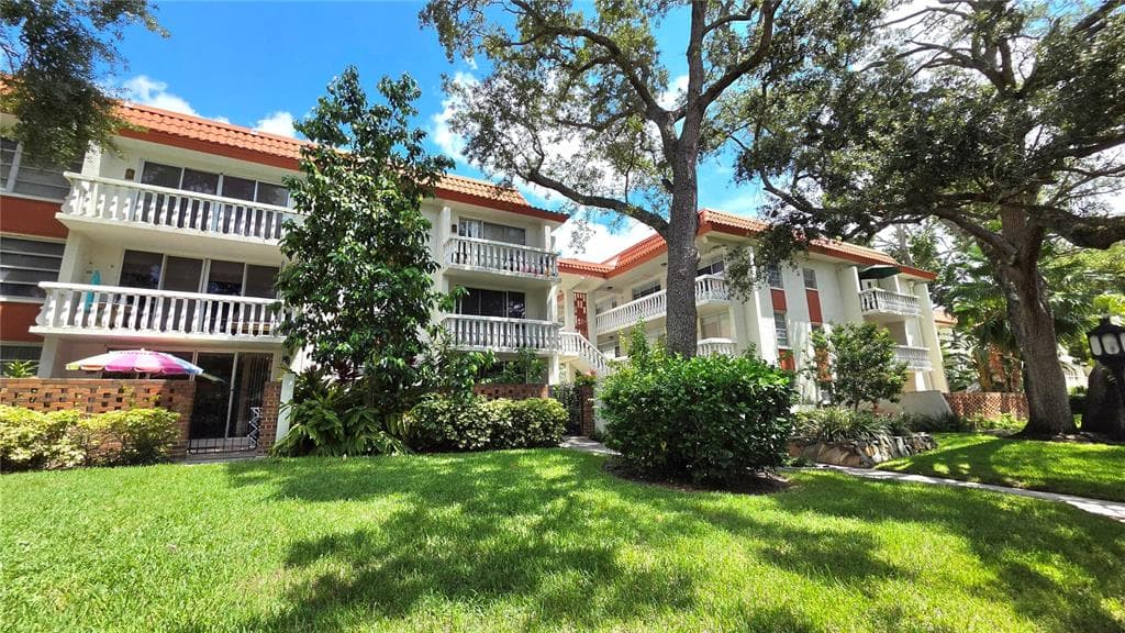 1001 PEARCE DRIVE UNIT 211 CLEARWATER, FL 33764