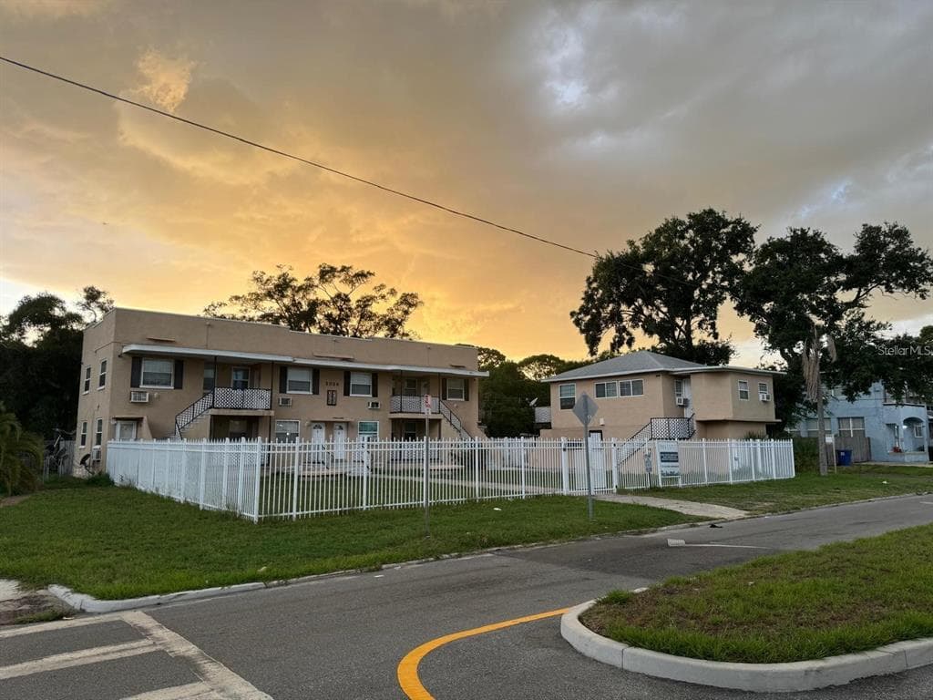 2025 7TH STREET S UNIT 6 ST PETERSBURG, FL 33705