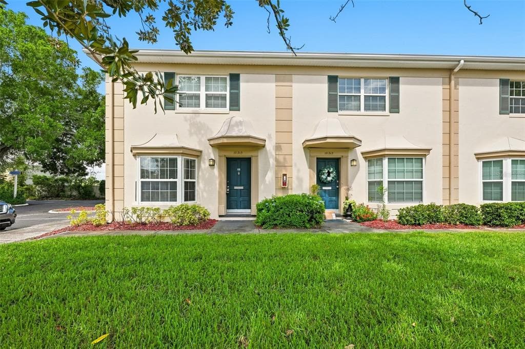 10315 CARROLLWOOD LANE UNIT 14 TAMPA, FL 33618