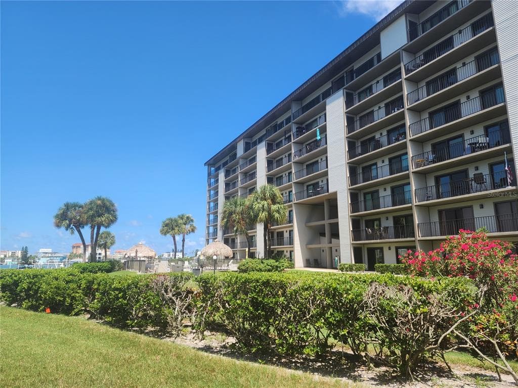 650 ISLAND WAY UNIT 302