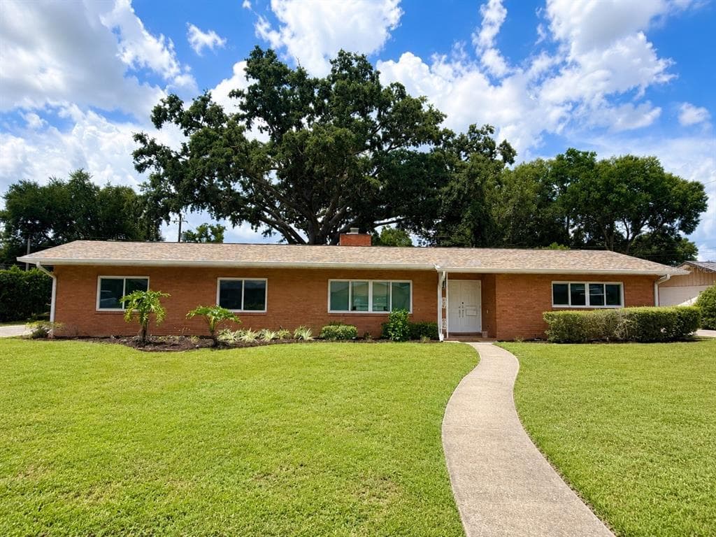1515 LEIGHTON AVENUE LAKELAND, FL 33803