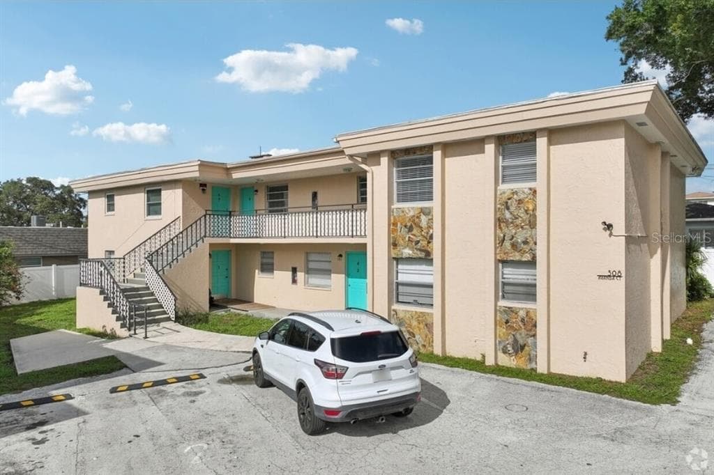 308 AVANDA COURT UNIT 6