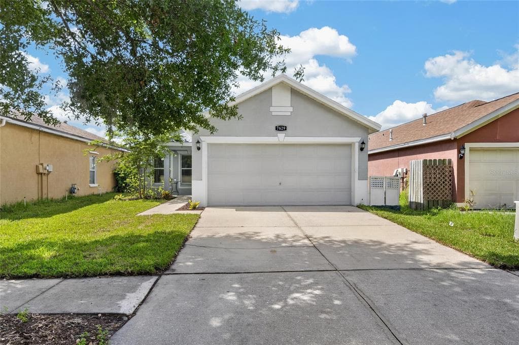 7629 DEVONBRIDGE GARDEN WAY APOLLO BEACH, FL 33572