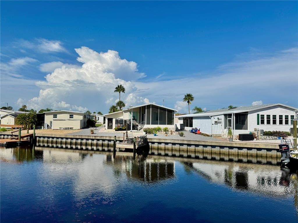 115 E SAINT ANNES CIRCLE APOLLO BEACH, FL 33572