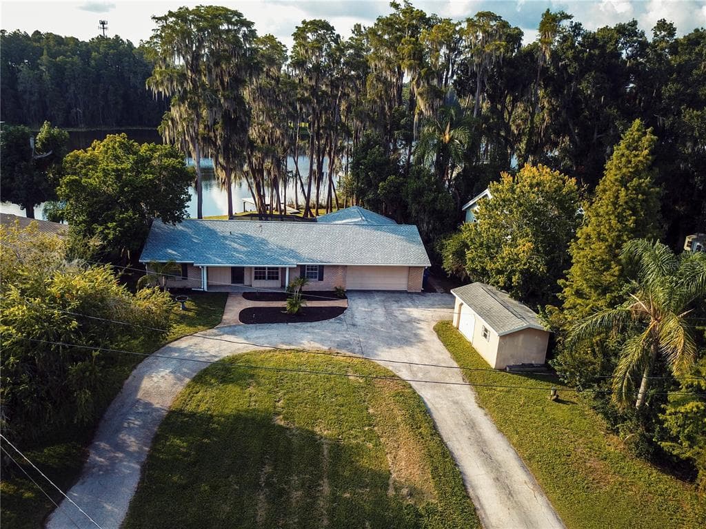 21864 PINEYWOOD LOOP LAND O LAKES, FL 34639