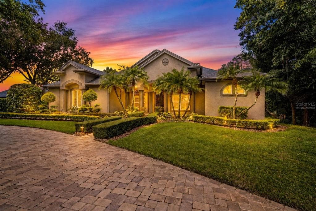 2805 BERWICK DRIVE TARPON SPRINGS, FL 34688