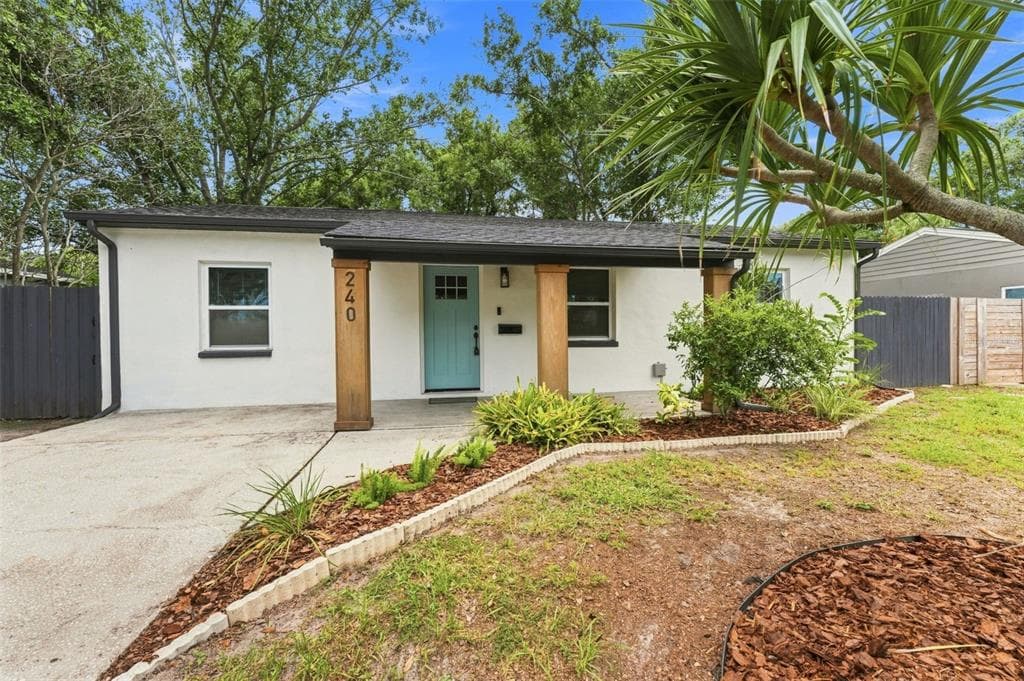240 42ND AVENUE NE ST PETERSBURG, FL 33703