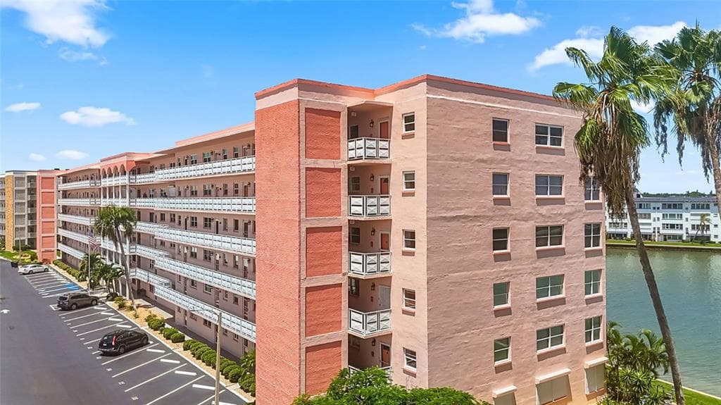 6025 SHORE BOULEVARD S UNIT 111 GULFPORT, FL 33707
