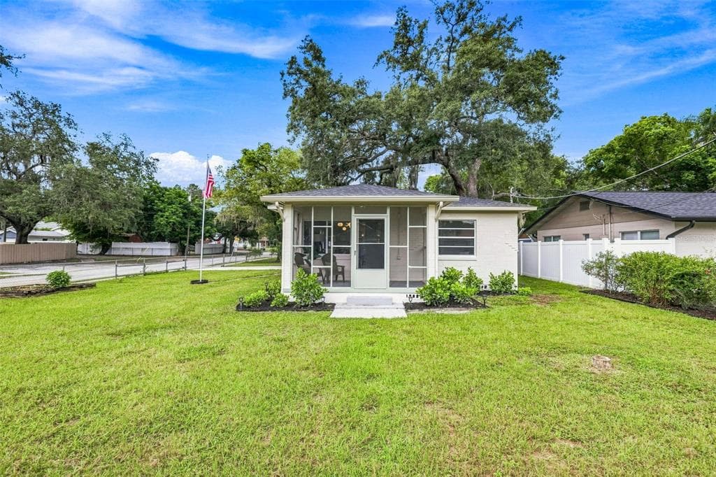 1825 E HANNA AVENUE TAMPA, FL 33610