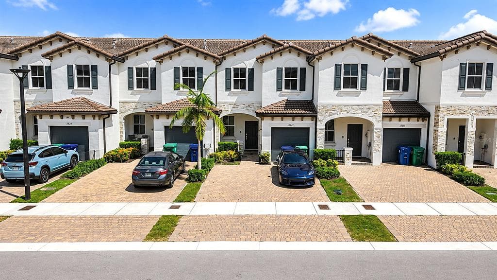 12621 NW 23RD PLACE MIAMI, FL 33167