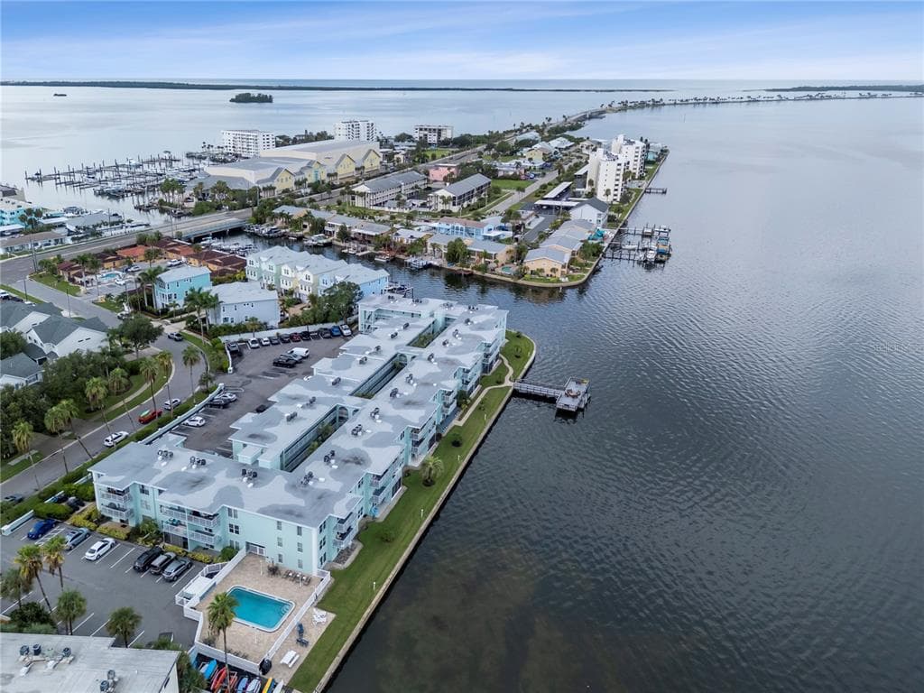 464 N PAULA DRIVE UNIT 211 DUNEDIN, FL 34698