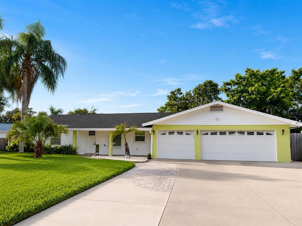 8715 DRIFTWOOD DRIVE TAMPA, FL 33615