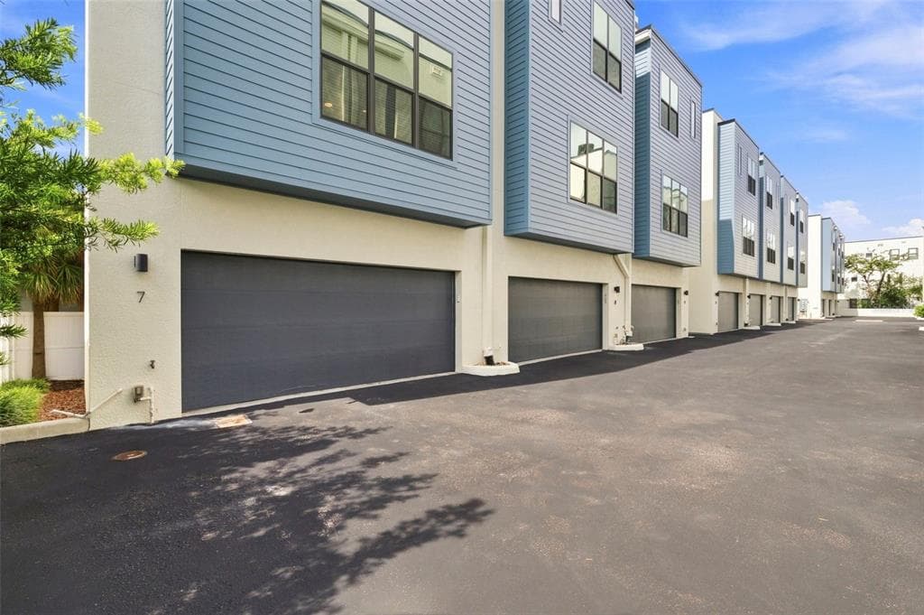 4810 W MCELROY AVENUE UNIT 7 TAMPA, FL 33611