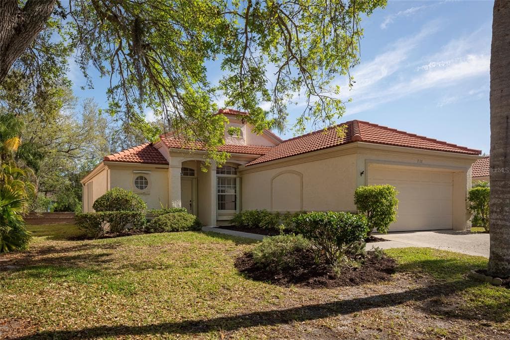 717 LIGHTHOUSE DRIVE TARPON SPRINGS, FL 34689