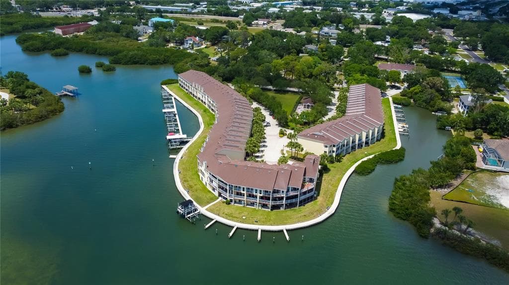 129 BRENT CIRCLE OLDSMAR, FL 34677