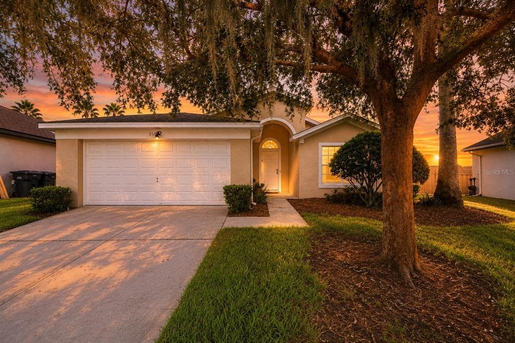 510 CASTLEMAIN CIRCLE DAVENPORT, FL 33897