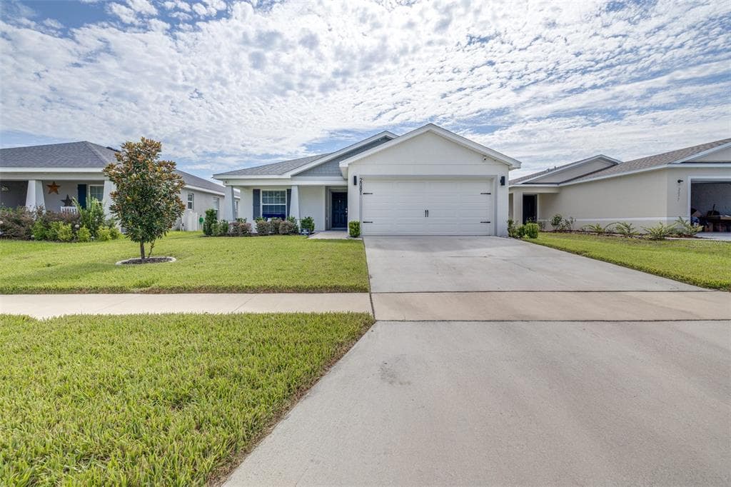 2081 GOLDEN BEAK DRIVE EAGLE LAKE, FL 33839