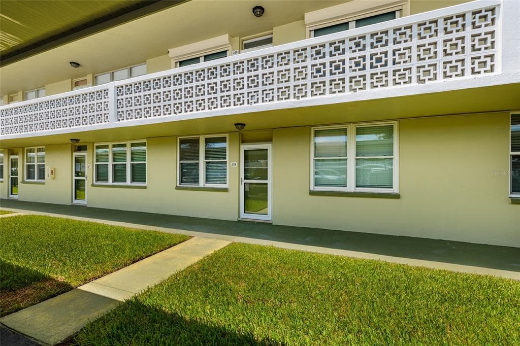 4890 BAY STREET NE UNIT 128 ST PETERSBURG, FL 33703
