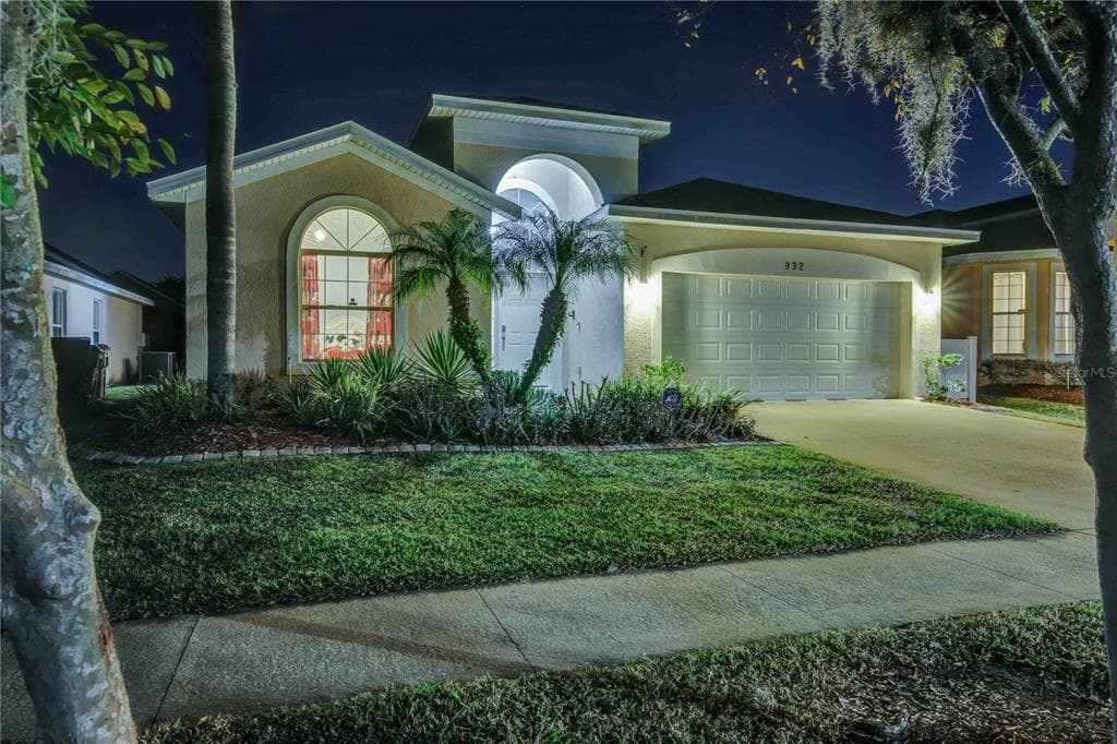 932 EMERALD GREEN COURT KISSIMMEE, FL 34746