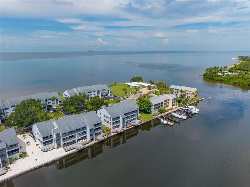 817 B BAHIA DEL SOL DRIVE UNIT 40 RUSKIN, FL 33570