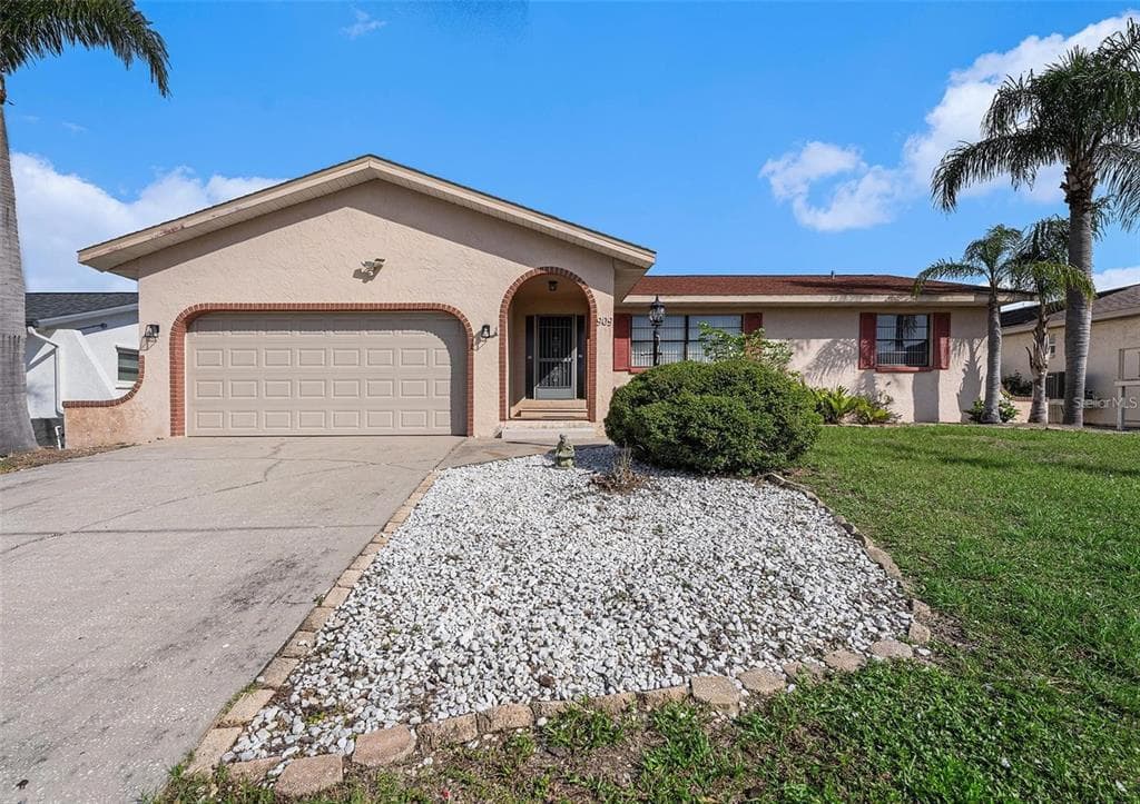 909 CHIPAWAY DRIVE