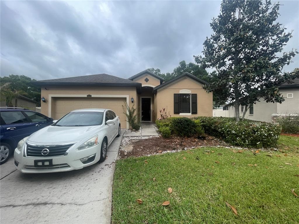 824 VINO VERDE CIRCLE
