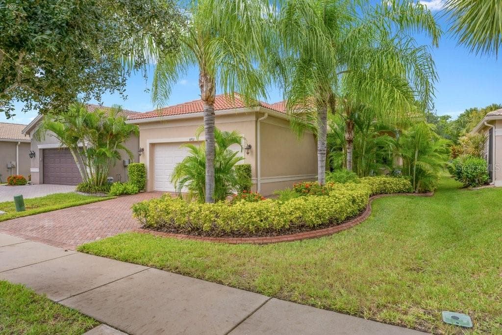 4952 SANDY GLEN WAY