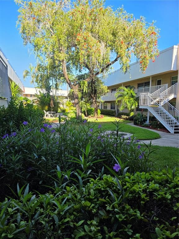 10033 64TH AVENUE N UNIT 9 ST PETERSBURG, FL 33708