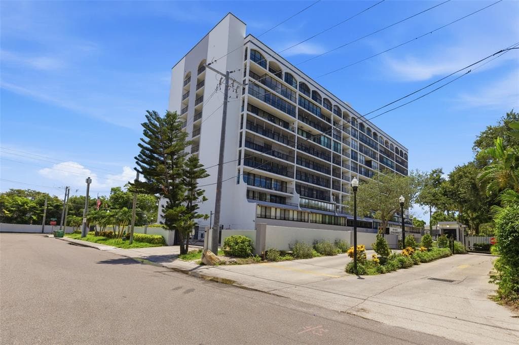 3211 W SWANN AVENUE UNIT 1103 TAMPA, FL 33609
