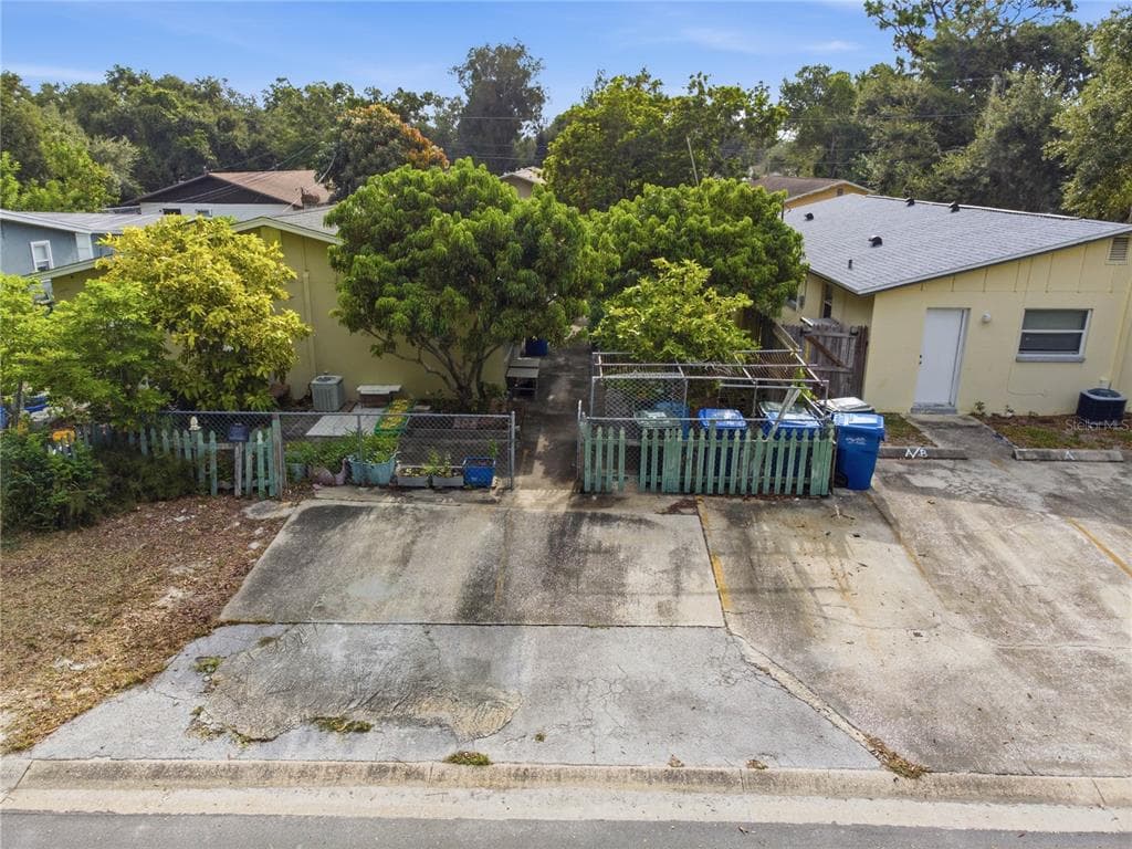 1615 PALM WAY LARGO, FL 33771