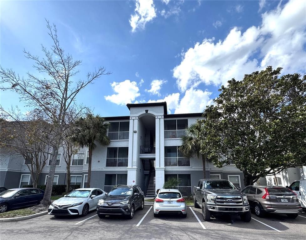 5817 LEGACY CRESCENT PLACE UNIT 302 RIVERVIEW, FL 33578