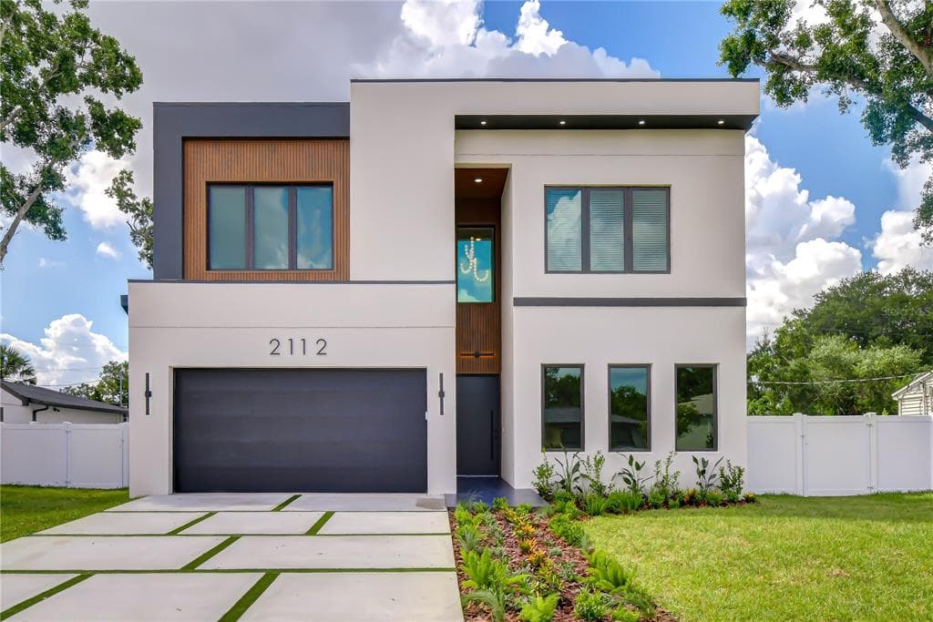 2112 W FARWELL DRIVE TAMPA, FL 33603