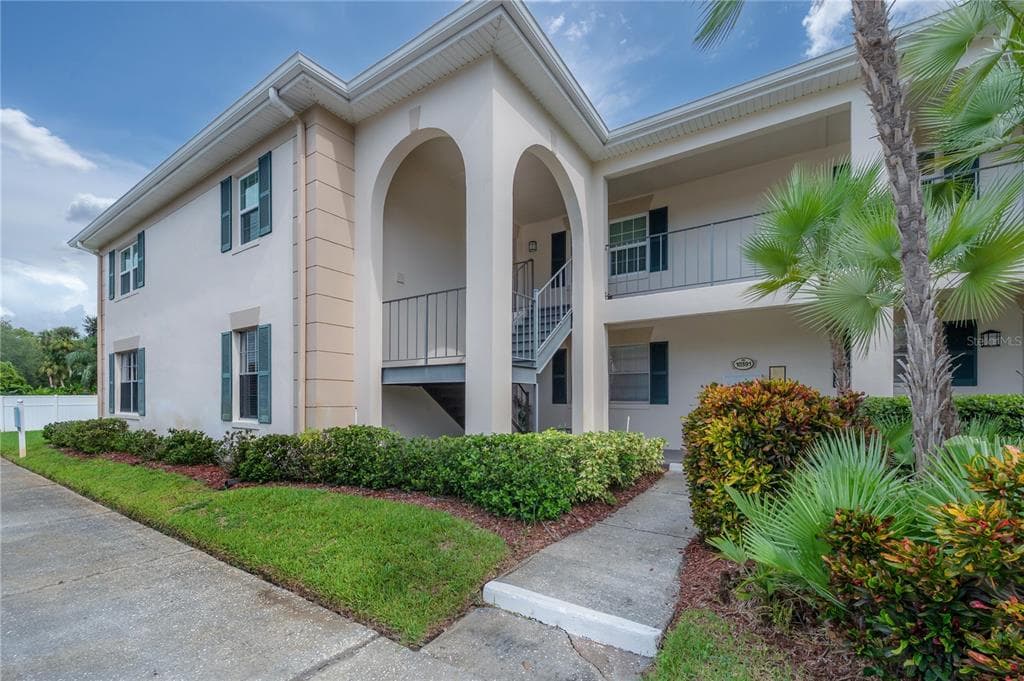 10391 CARROLLWOOD LANE UNIT 294