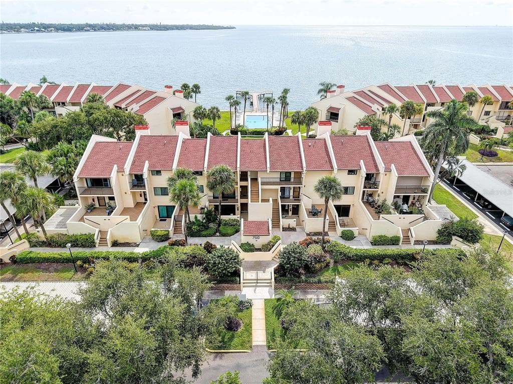 7510 SUNSHINE SKYWAY LANE S UNIT T13 ST PETERSBURG, FL 33711