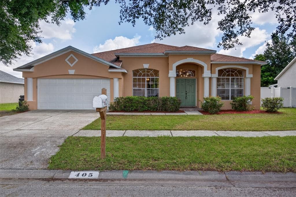 405 COUNTRY VINEYARD DRIVE VALRICO, FL 33594